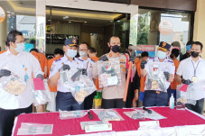 2 Kali Beraksi, 3 Preman...