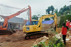 50 Kubik Material Longsor...