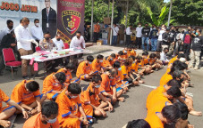 Sapu Bersih Preman,...
