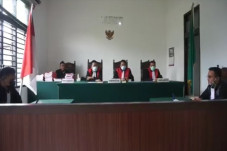Siksa Sopir dengan Mencabuti...
