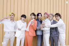 BTS Umumkan Rilis CD...