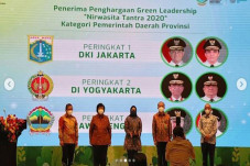 Anies Raih Penghargaan...