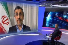 Ahmadinejad: Arab Saudi...