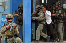 Dubes AS Disandera Teroris,...