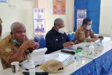 Bupati Mathius Bantah...