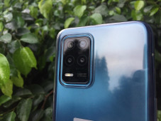 Realme 8 Ponsel 5G Pertama...