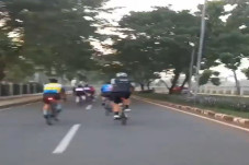 Kesal dengan Pesepeda...