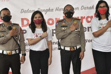 Perempuan Janggala bersama...