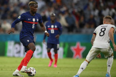 Paul Pogba Singkirkan...