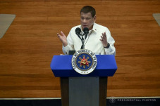 Duterte Incar Kursi...