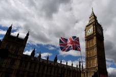 Inggris Respon Tinjauan...