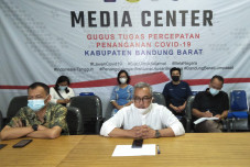 Rumah Sakit Penuh, Pemda...