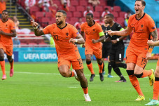 Tekuk Austria, Belanda...