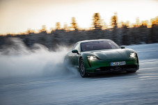 Keren, Mobil Porsche...