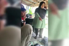 Viral Video Emak-emak...