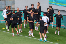 Adu Nasib dengan Ukraina,...