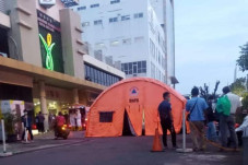 Pasien COVID-19 Menumpuk,...