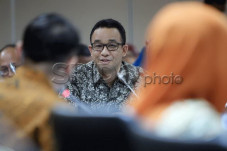 Anies Perpanjang PPKM...