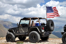 Kalahkan Ford, Jeep...