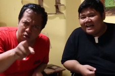 Kejahilan Mono dan Bom-Bom...