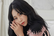 Seo Jisoo Positif Covid-19,...