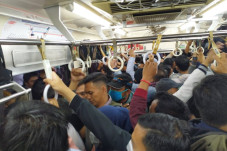 Masyarakat Dipaksa Pakai...