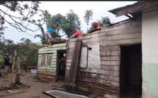 Hujan Disertai Angin...