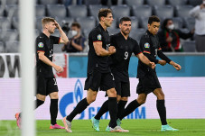 Jerman Bentrok Inggris...