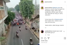 Ratusan Massa Long March...