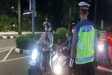 Cegah Massa Ikuti Sidang...