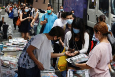 Warga Hong Kong Berduka,...