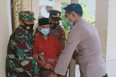 Aparat TNI dan Polri...