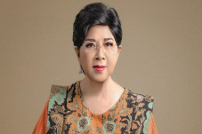 Titiek Puspa Rilis Lagu...