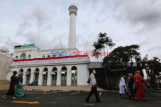 DKI Tiadakan Salat Jumat,...