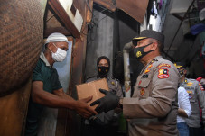 Polri Sebar 1.626 Paket...