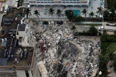 Tragedi Gedung Runtuh...