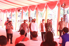Panglima TNI Dampingi...