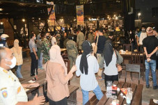 Langgar Jam Operasi...