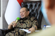 Ancaman Utang Menghantui,...
