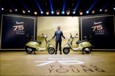Peringati 75 Tahun Vespa...