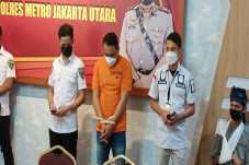 Pelat Nomor Pengemudi...