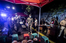 Satpol PP DKI Tutup...