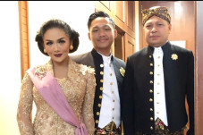 Hubungan Membaik, Azriel...