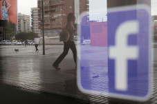 Facebook Lolos dari...