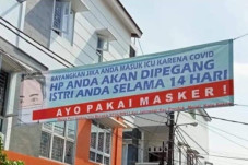 Heboh Spanduk Kreatif...
