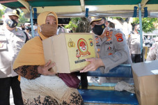 Saling Berbagi di HUT...