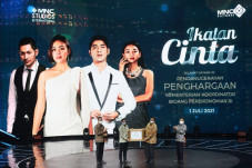 Beri Penghargaan, Airlangga...