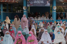 Masih Zona Merah, Shalat...