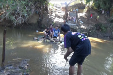 Mengenaskan, Jembatan...