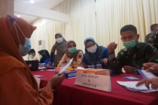 Siapkan Vaksin Gratis,...